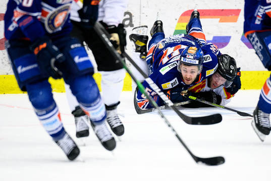 Växjös Arvid Lundberg och Greg Scott Brynäs