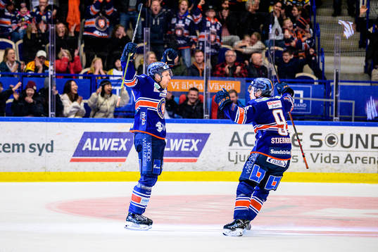 Växjös Arvid Lundberg och Victor Stjernborg jublar