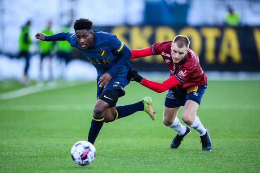 s Joe Mendes och Örgrytes Elias Gustafson