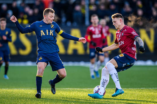 s Sebastian Larsson och Örgrytes Marcus Haglind Sangré