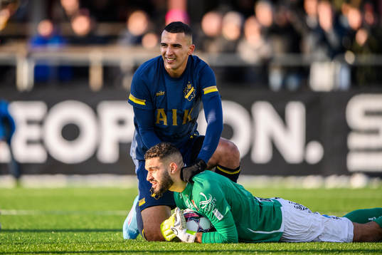 s Nabil Bahoui och Örgrytes målvakt Sixten Mohlin