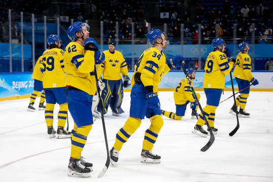 The Swedish players look dejected