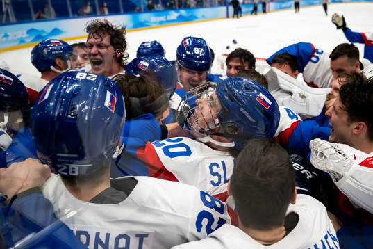 Juraj Slafkovsky of Slovakia celebrates with his teammates