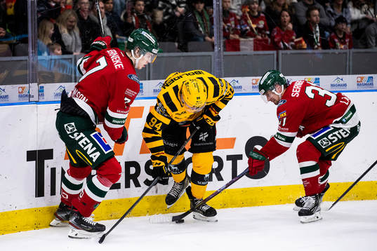 Frölundas Simon Edvinsson och Nicklas Lasu mot