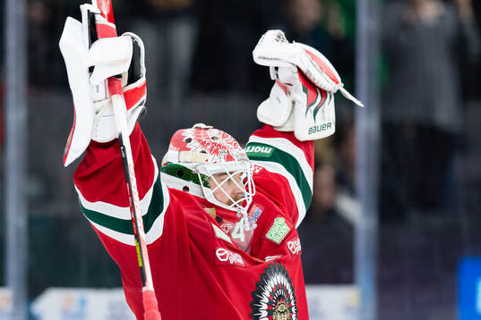 Frölundas målvakt Niklas Rubin jublar