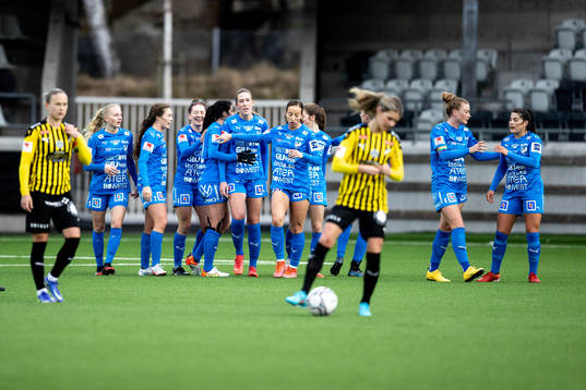 Kalmars spelare jublar