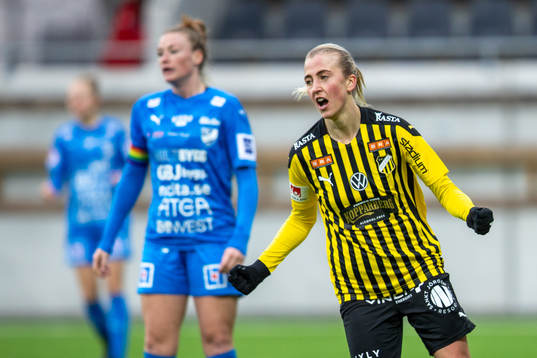 Häckens Julia Karlernäs jublar