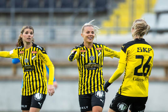 Häckens Andrine Stolsmo Hegerberg, Lotta Ökvist och Julia