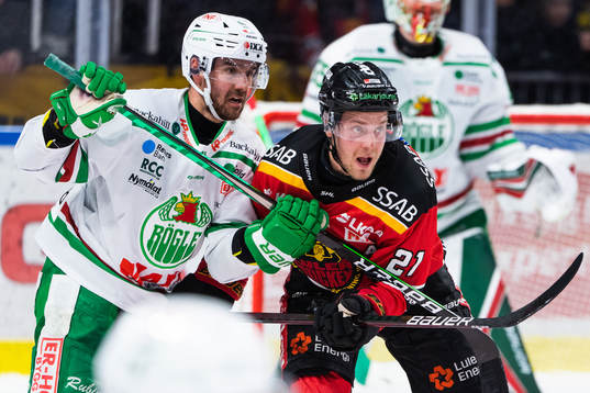 Rögles Ludvig Larsson och Luleås Juhani Tyrväinen