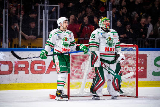 Rögles Ryan McKiernan och målvakt Christoffer Rifalk