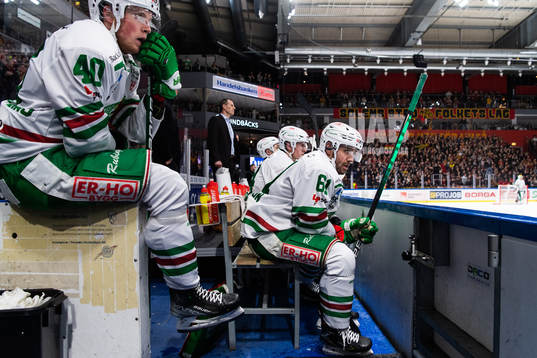 Rögles Oskar Stål Lyrenäs och Ludvig Larsson deppar