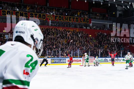 Luleås Joonas Rask och Linus Fröberg jublar