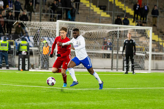 Östers Tatu Varmanen och IFK Norrköpings Maic Sema  i