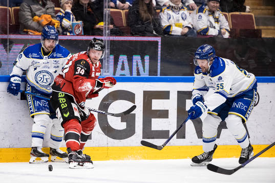 Leksands Oskar Lang och Malmö Redhawks Carl Söderberg och