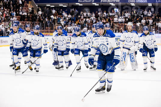 Leksands Max Veronneau jublar med laget