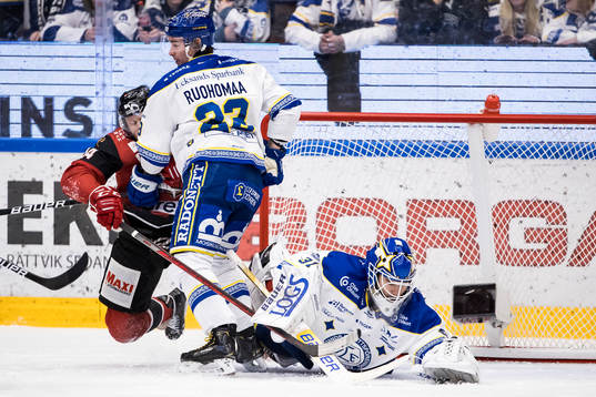 Malmö Redhawks Carl Söderberg  och Leksands Mikael