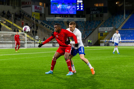 Östers Manasse Kusu och IFK Norrköpings Jacob Ortmark