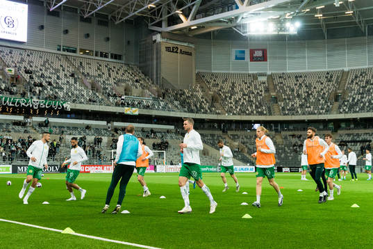 Hammarbys spelare värmer