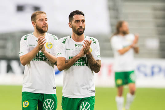 Hammarbys Darijan Bojanic och Nahir Besara tackar publiken