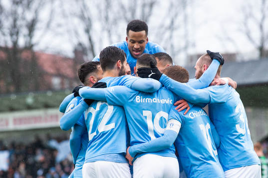 Malmö FFs Veljko Birmancevic jublar med lagkamrater