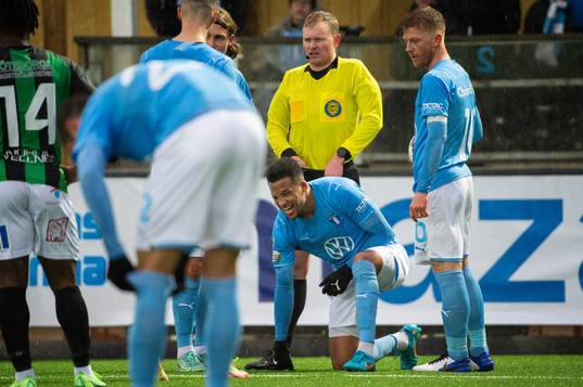 Malmö FFs Martin Olsson har ont