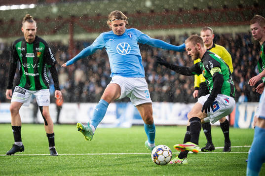 Malmö FFs Sebastian Nanasi och GAIS Niklas Andersen
