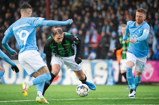 GAIS Gustav Lundgren och Malmö FFs Veljko Birmancevic och