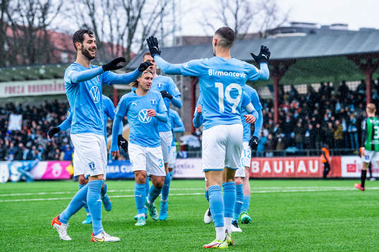 Malmö FFs Veljko Birmancevic jublar med lagkamraterna
