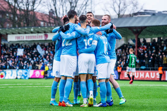 Malmö FFs Veljko Birmancevic jublar med lagkamraterna