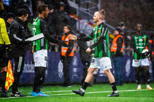 GAIS Jonas Lindberg går ut och in kommer Nuha Jatta