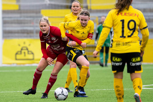 Rävåsens Amanda Jansson och Elfsborgs Leann Nyström