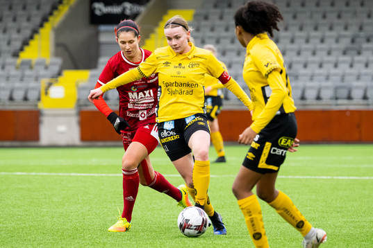 Rävåsens Jenny Tropp och Elfsborgs Leann Nyström