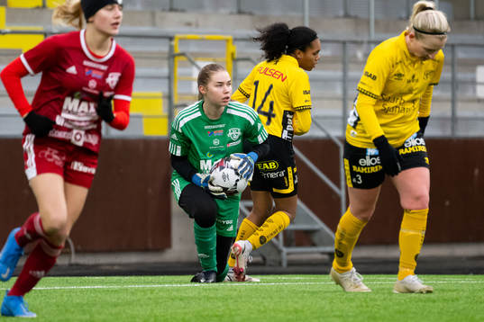 Rävåsens målvakt Lova Lundblad