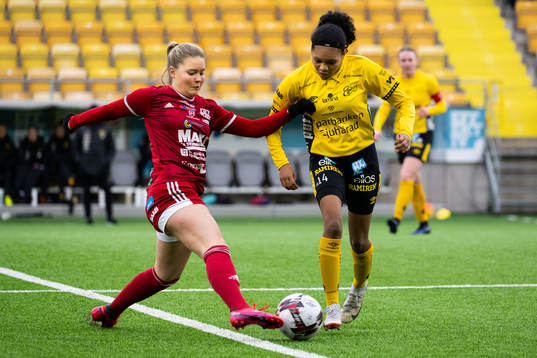 Rävåsens Izabell Johansson och Elfsborgs Vanessa Lopez
