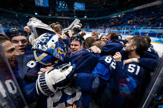Players of Finland celebrate with goaltender Harri Säteri