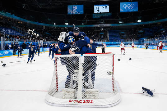 Players of Finland celebrate with goaltender Harri Säteri
