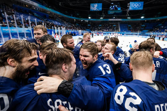 Players of Finland celebrate with Valtteri Kemilainen