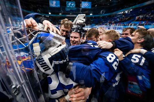 Players of Finland celebrate with goaltender Harri Säteri