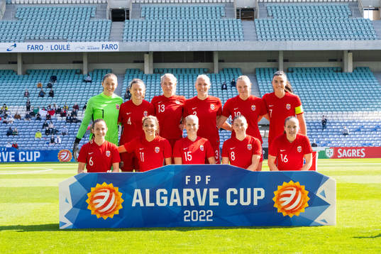 Goalkeeper Cecilie Hauståker Fiskerstrand, Synne Skinnes
