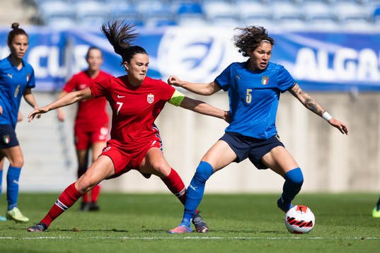 Ingrid Syrstad Engen of Norway and Elena Linari of Italy