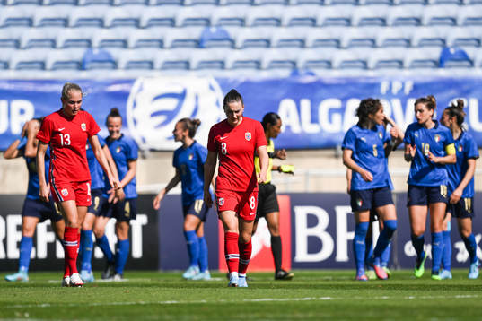 Guro Bergsvand and Vilde Bøe Risa look dejected