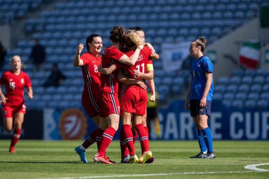Celin Bizet Ildhusøy of Norway celebrates