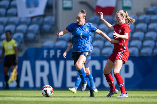 Aurora Galli of Italy and Frida Leonhardsen Maanum of Norway