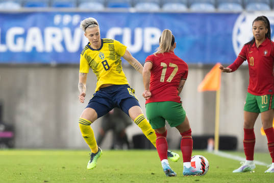Lina Hurtig of Sweden and Lucia Alves of Portugal