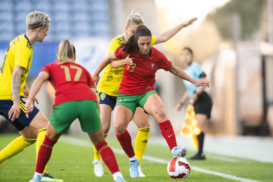 Amanda Nildén of Sweden and Fatima Pinto of Portugal