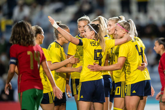 Players of Sweden celebrates
