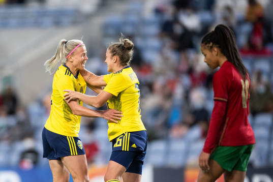 Hanna Glas of Sweden celebrates with Filippa Angeldahl