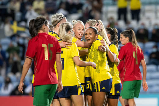 Amanda Ilestedt celebrates with her team mates