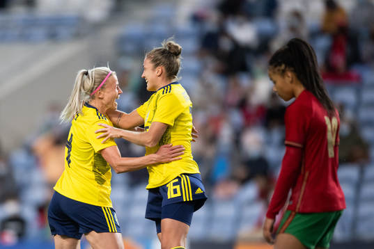 Hanna Glas of Sweden celebrates with Filippa Angeldahl