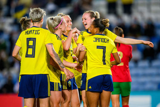 Emma Kullberg celebrates with Amanda Ilestedt of Sweden
